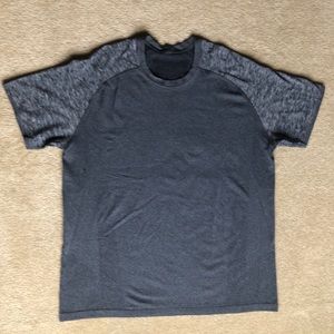 Lululemon athletica Men’s XXL Gray Short Sleeve Shirt
